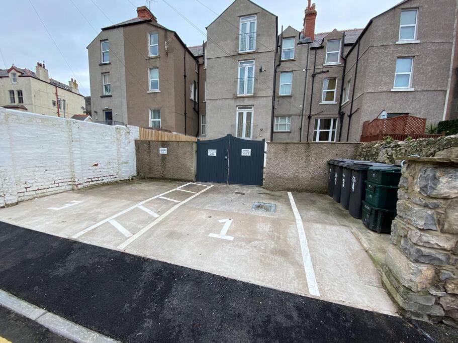 Central Llandudno, Private Parking Near To Beach, Pier & Shops Экстерьер фото